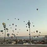 فندق Balloon View 3*
